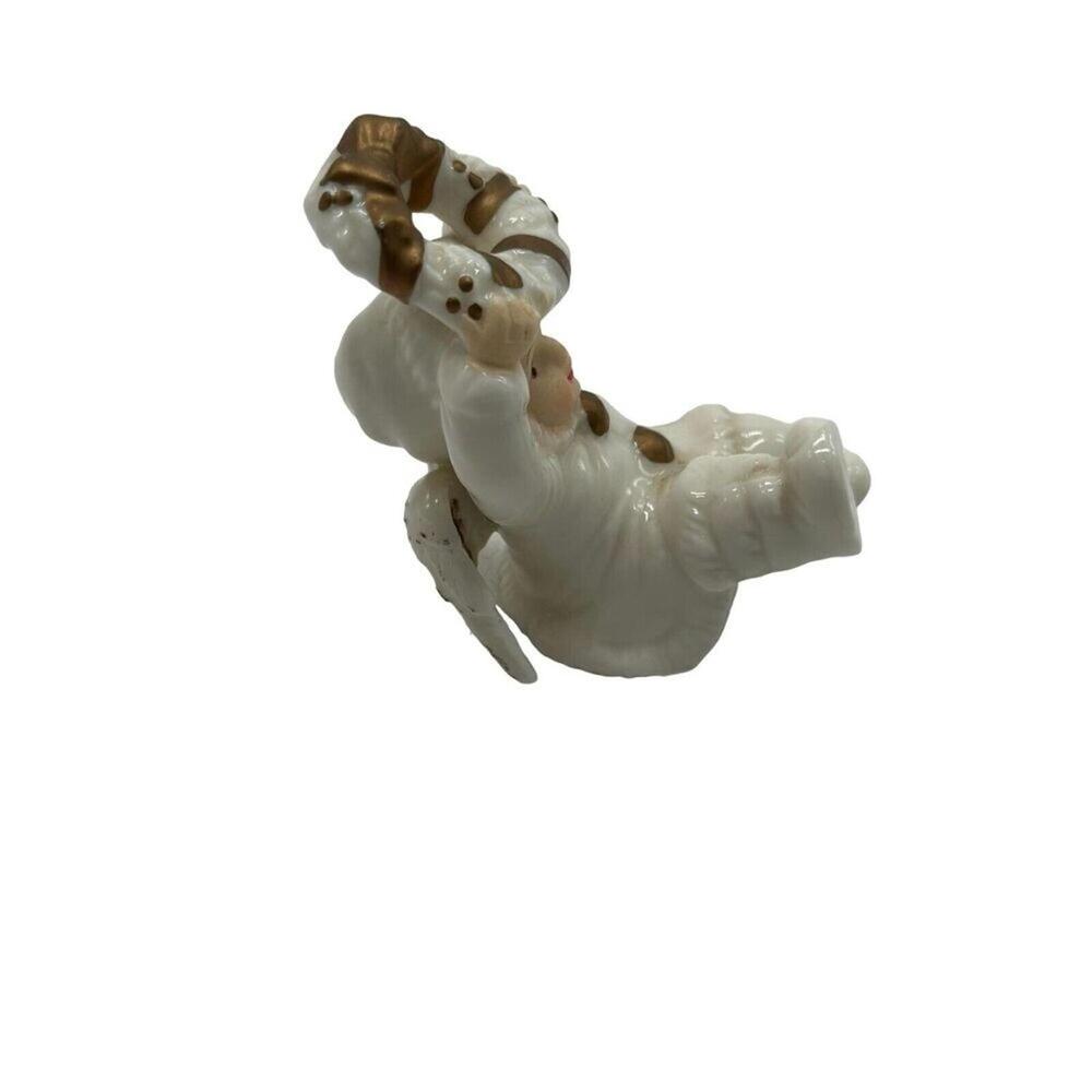 Vintage Grandeur Noel Angel Letter 'O' & Wreath Porcelain Figurine - Picture 3 of 7